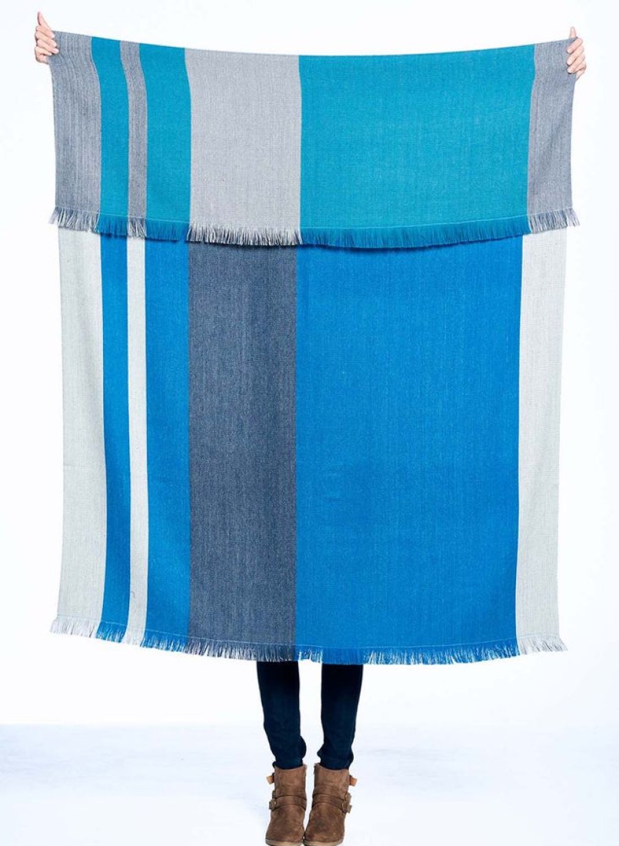 House & Home Shupaca Artisanal Yarn Collection | Reversiblealpaca Throw Blanket- Blue Nile