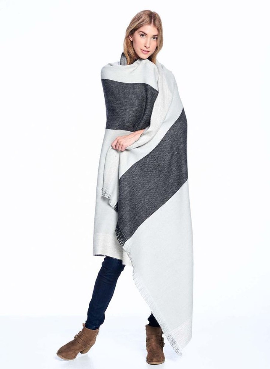 House & Home Shupaca Artisanal Yarn Collection | Reversiblealpaca Throw Blanket - Monochrome